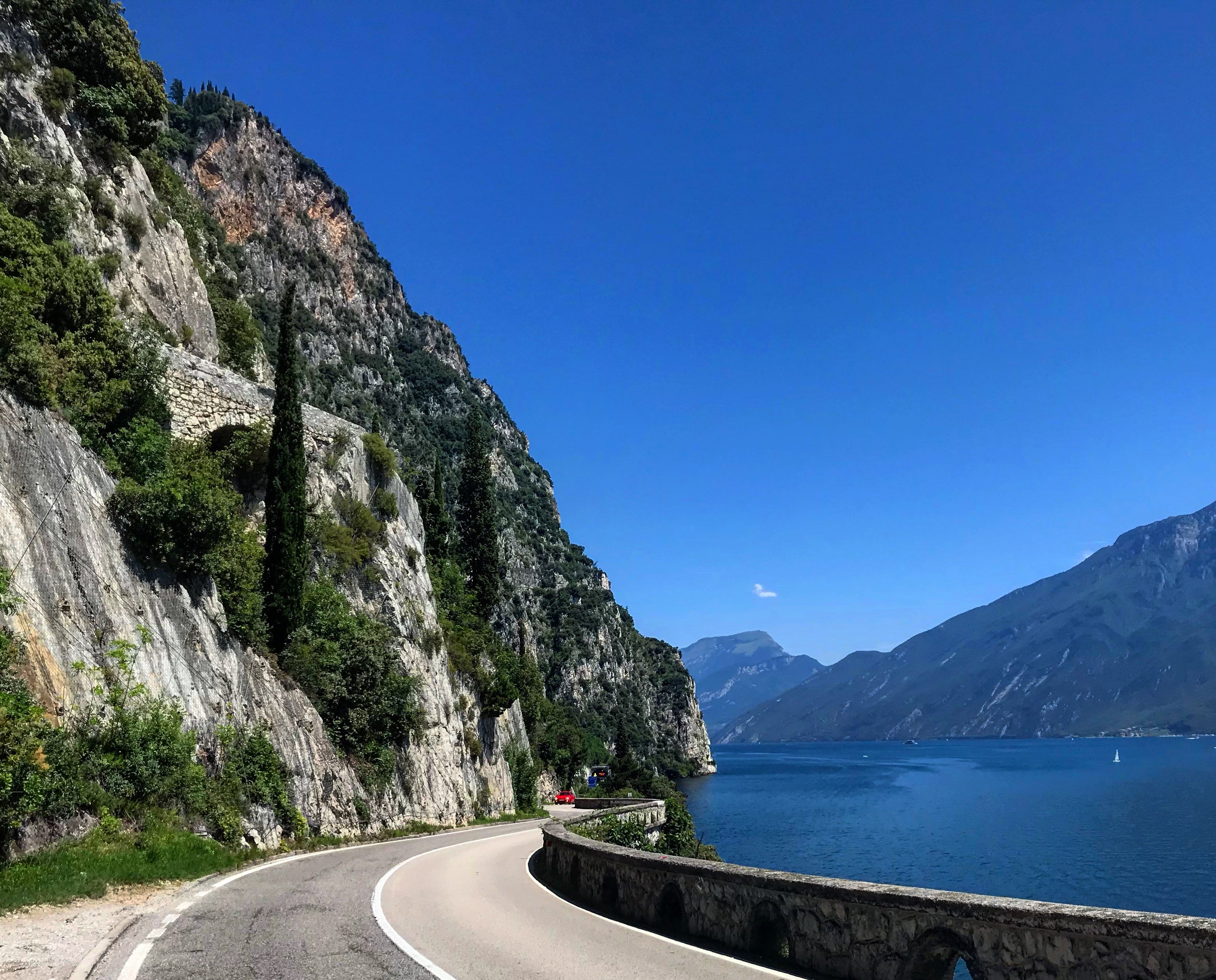 Strade panoramiche intorno al Lago di Garda: i 10 percorsi più belli con vista